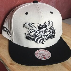 Mitchell & Ness Charlotte Hornets Black and Off White Cap nba snapback hat new